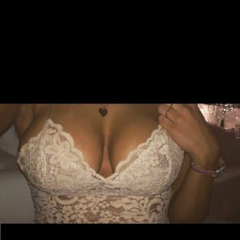 Lyndsey - Club échangiste à Founex Profil de Lyndsey, 39 ans, Club échangiste à Founex (Vaud)